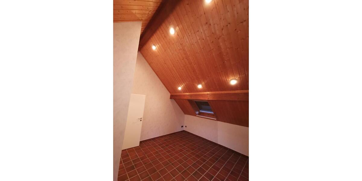 Dachgeschoßwohnung Garrel - 6 Zimmer, 120 m&sup2;, 850&euro; | Angebot:25631775