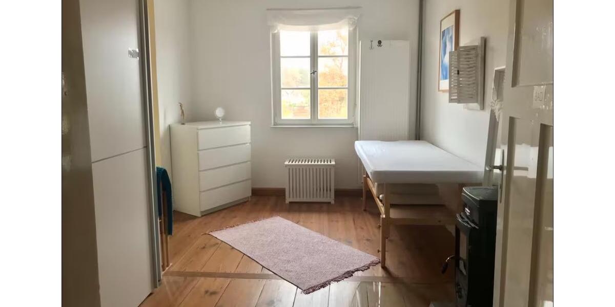 Einfamilienhaus Burgwindheim - 9 Zimmer, 250 m&sup2;, 1.600&euro; | Angebot:25025245