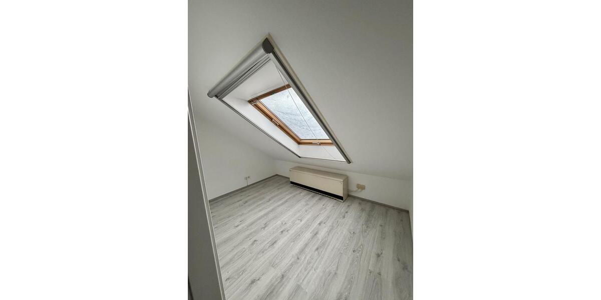 Dachgeschoßwohnung Wuppertal Unterbarmen - 5 Zimmer, 85 m&sup2;, 800&euro; | Angebot:25143081