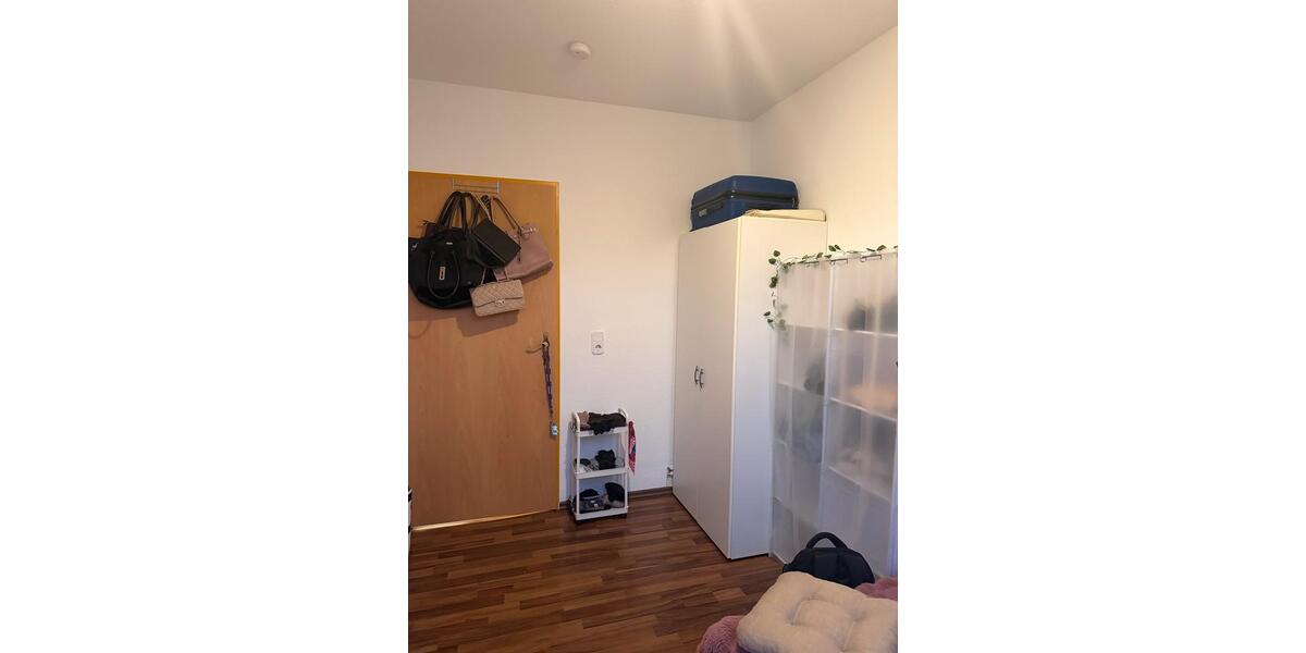 Etagenwohnung Krefeld Dießem - 5 Zimmer, 60 m&sup2;, 360&euro; | Angebot:26034995