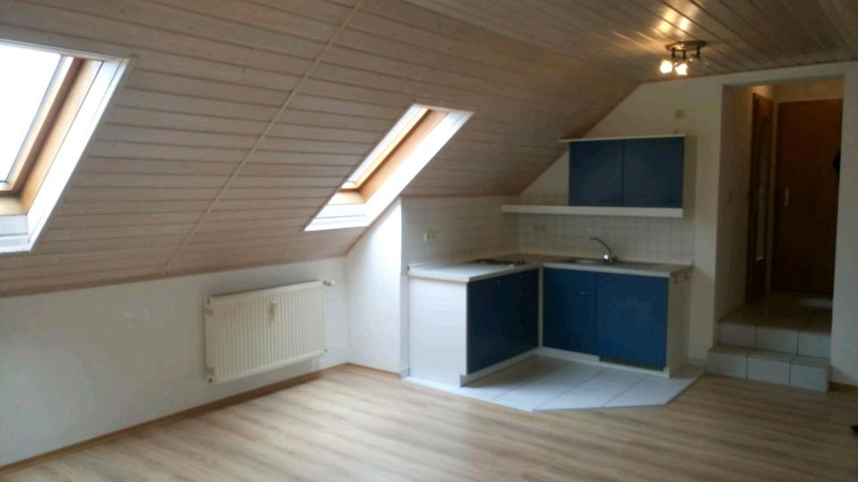 Dachgeschoßwohnung Bruckberg - 1 Zimmer, 31 m&sup2;, 300&euro; | Angebot:25940427