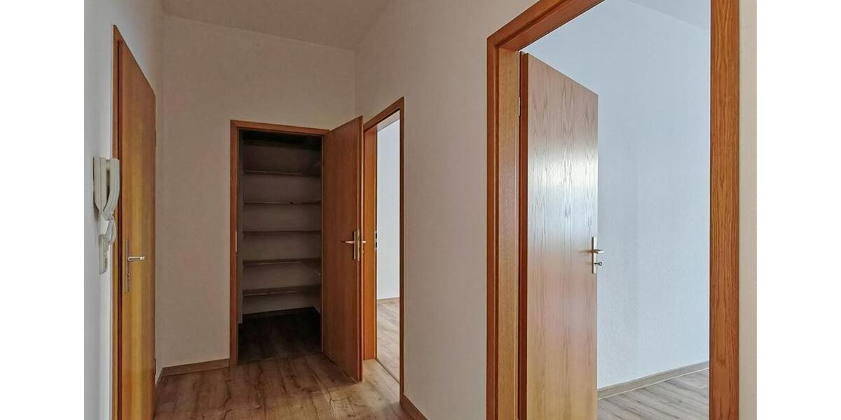Etagenwohnung Hainichen - 3 Zimmer, 90 m&sup2;, 496&euro; | Angebot:26477168