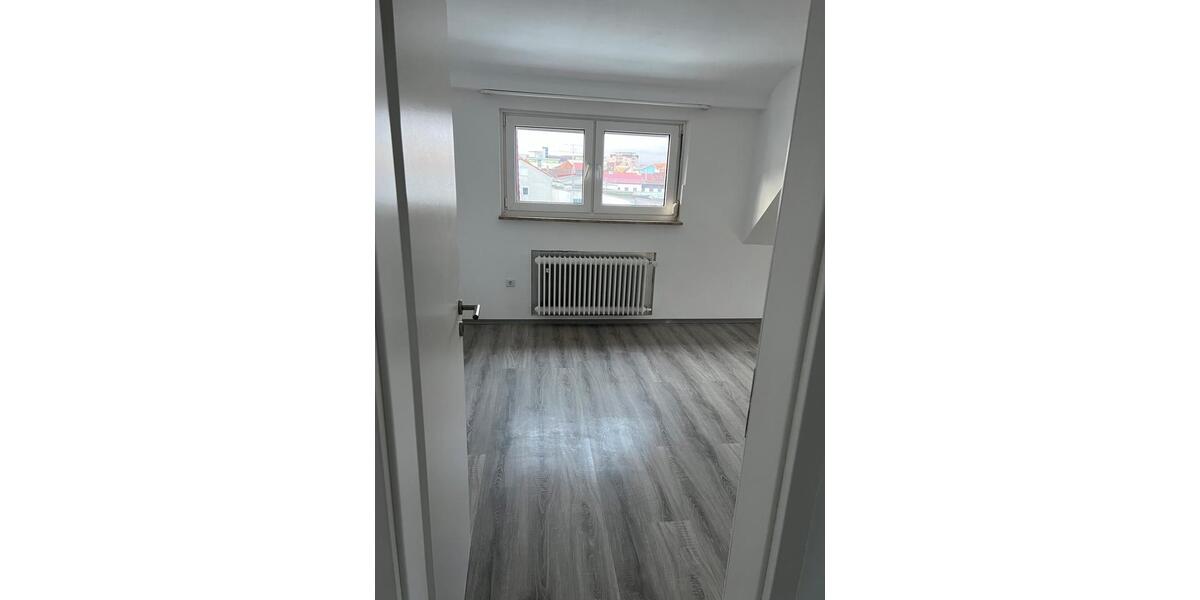 Dachgeschoßwohnung Mühlacker - 3 Zimmer, 90 m&sup2;, 1.200&euro; | Angebot:26612905
