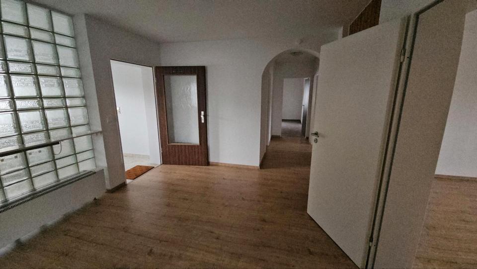 Dachgeschoßwohnung Niederzissen - 5 Zimmer, 136 m&sup2;, 1.150&euro; | Angebot:25876511