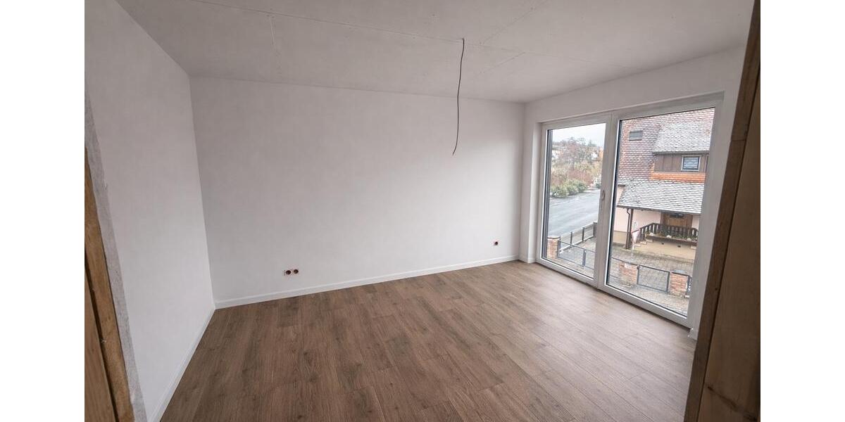 Einfamilienhaus Veitsbronn - 4 Zimmer, 170 m&sup2;, 2.200&euro; | Angebot:24815180