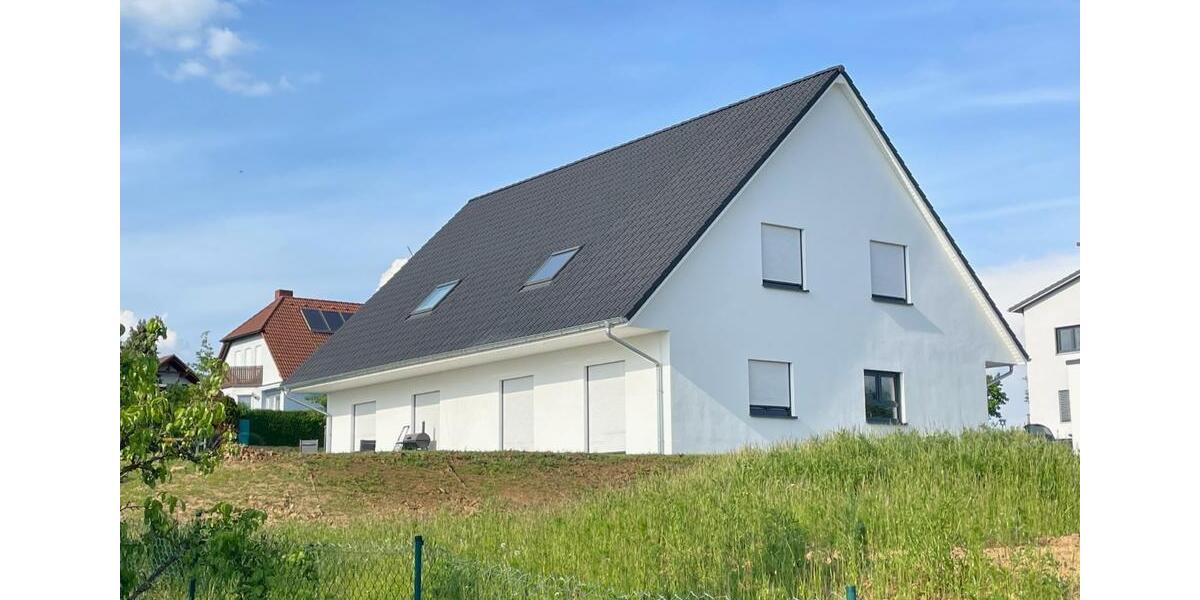 Doppelhaushälfte Hohenroth - 4.5 Zimmer, 122 m&sup2;, 1.195&euro; | Angebot:24835509