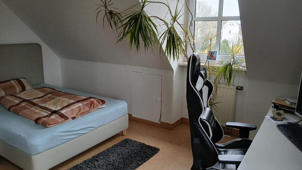 Dachgeschoßwohnung Hollfeld - 4 Zimmer, 98 m&sup2;, 640&euro; | Angebot:26234753