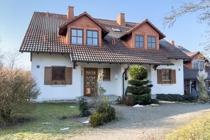 Haus Großheirath - 4.5 Zimmer, 140 m&sup2;, 1.050&euro; | Angebot:24784370