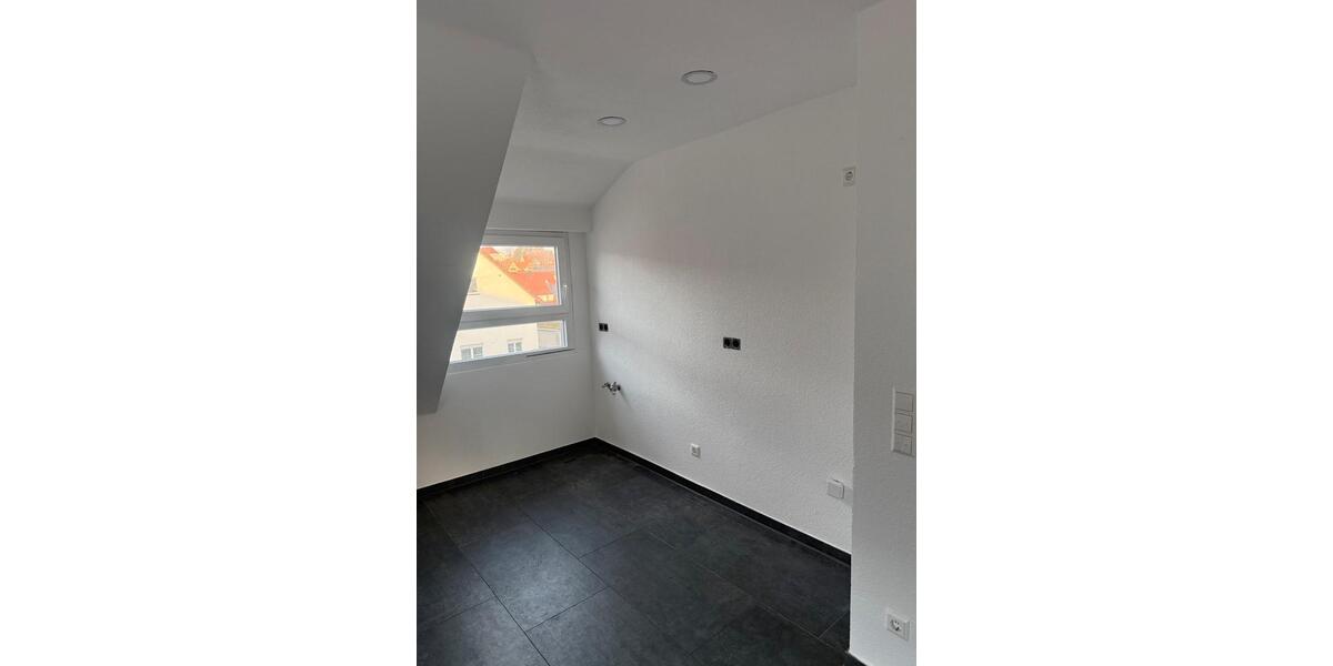 Dachgeschoßwohnung Schwaikheim - 3 Zimmer, 80 m&sup2;, 1.300&euro; | Angebot:26039754