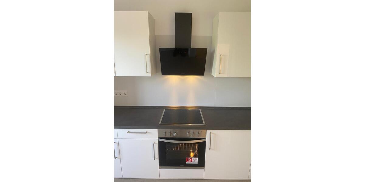 Helle renovierte 3-Zimmer-Wohnung mit neuer Einbauküche (Video) 3 zimmer