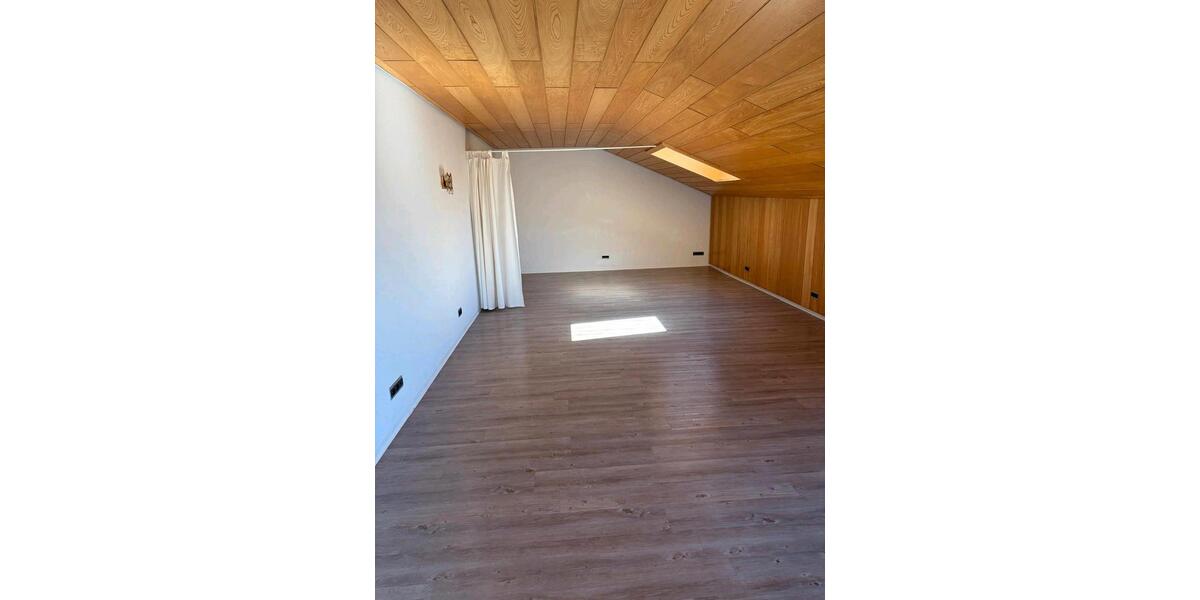 Dachgeschoßwohnung Erlenbach - 2.5 Zimmer, 89 m&sup2;, 935&euro; | Angebot:26283878
