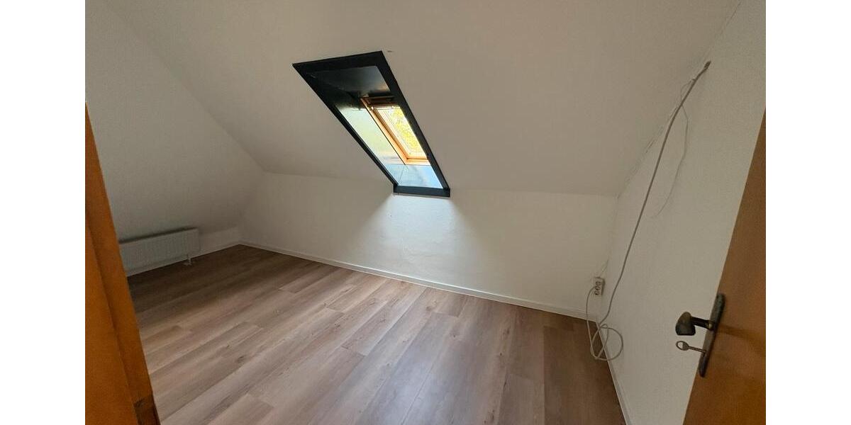 Dachgeschoßwohnung Helpsen - 3.5 Zimmer, 75 m&sup2;, 600&euro; | Angebot:26597751