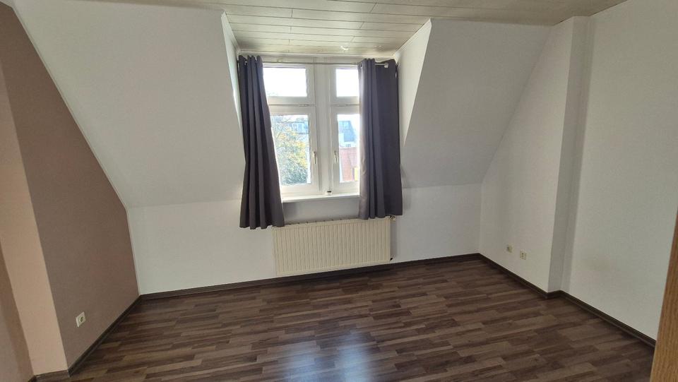 Dachgeschoßwohnung Halle (Saale) Frohe Zukunft - 2 Zimmer, 50 m&sup2;, 400&euro; | Angebot:25104004