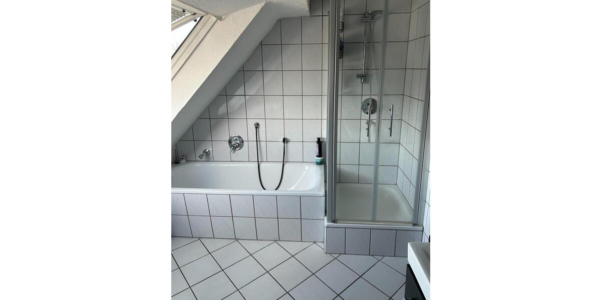 Dachgeschoßwohnung Bielefeld - 3.5 Zimmer, 100 m&sup2;, 850&euro; | Angebot:25903083