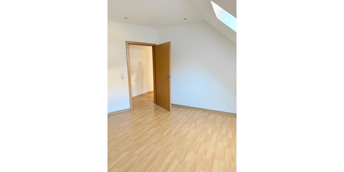 Dachgeschoßwohnung Ronshausen - 3 Zimmer, 70 m&sup2;, 700&euro; | Angebot:26243014