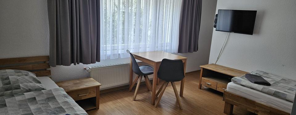 möbl. WG-Zimmer mit Wlan, TV, Gästeküche, EtagenDuWc, Waschmaschine, Trockner