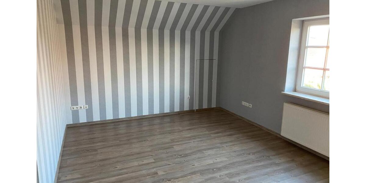 Dachgeschoßwohnung Varel - 3 Zimmer, 101 m&sup2;, 775&euro; | Angebot:26429416