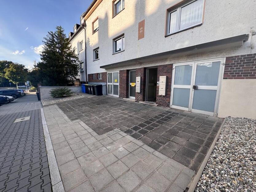 Trockenes Kellerabteil Lagerraum im Erdgeschoss