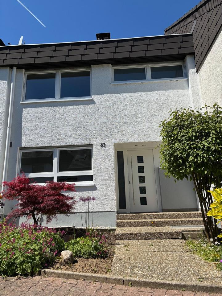 Vermiete schönes sonniges Reihenhaus 5 Zi. in 60437 Frankfurt a.M