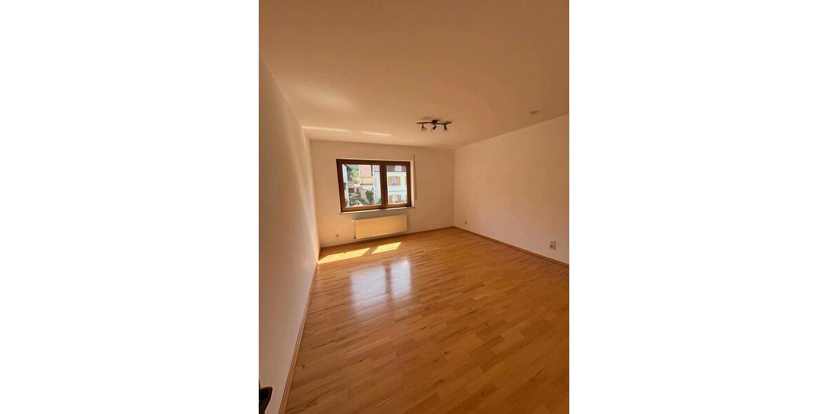 Etagenwohnung Eltmann - 6 Zimmer, 160 m&sup2;, 1.200&euro; | Angebot:26395880