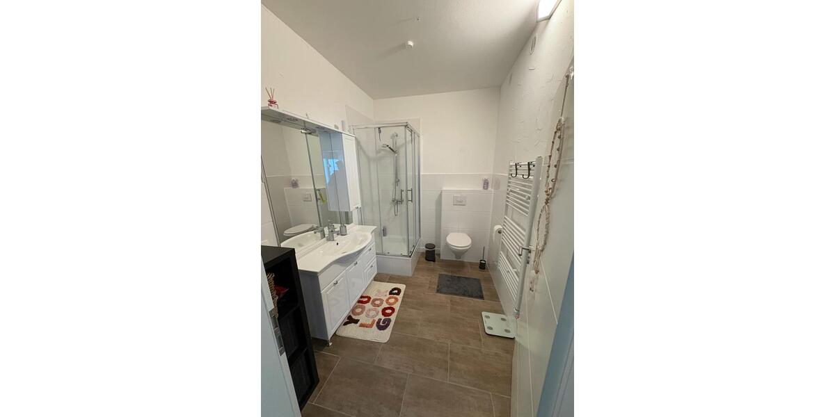 Gewerbehalle + 2 Wohnungen zimmer