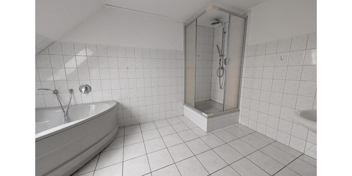 Dachgeschoßwohnung Aschersleben - 3 Zimmer, 70 m&sup2;, 400&euro; | Angebot:24815707