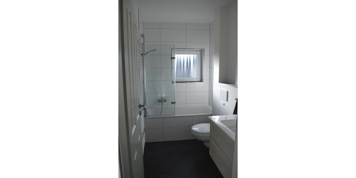 Moderne, helle 3 Zimmerwohnung mit Balkon, in kleiner Wohnanlage 3 zimmer