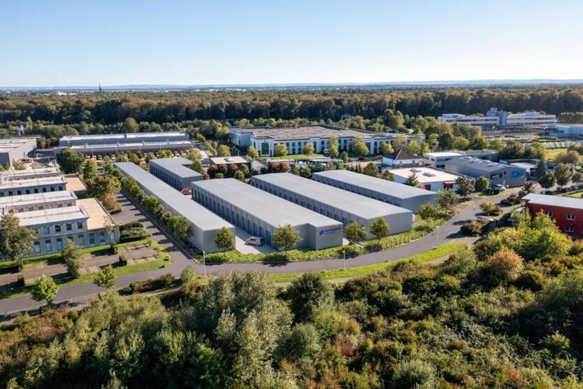 Neue moderne Garagen und Lagerflächen in Kerpen zu vermieten (mit Parkplätzen und guter Anbindung)
