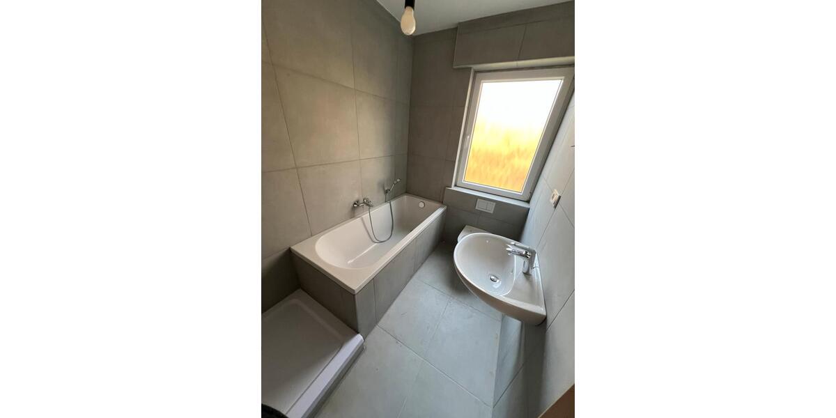 Erdgeschoßwohnung Lage - 3 Zimmer, 100 m&sup2;, 980&euro; | Angebot:25562383