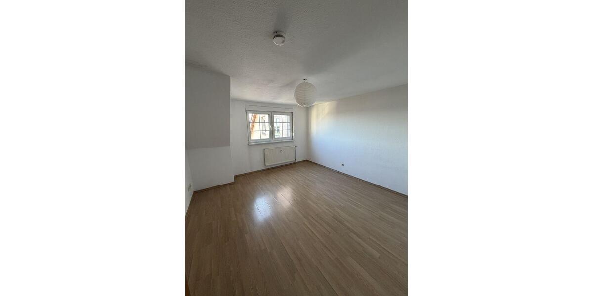 Etagenwohnung Meuselwitz - 3 Zimmer, 75 m&sup2;, 390&euro; | Angebot:25351908