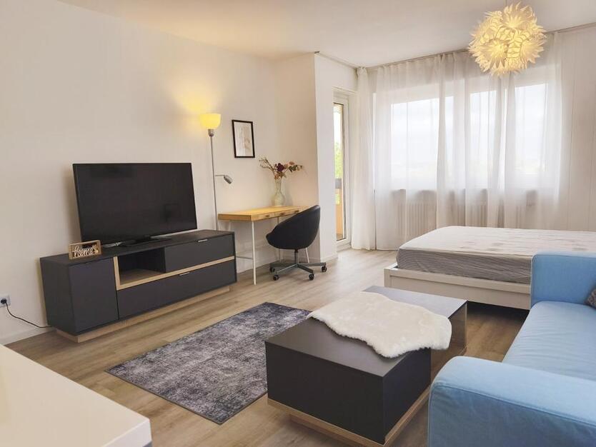 WG-Zimmer in 2er-Frauen-WG, vollmöbliertes, nähe Krones & BMW zimmer