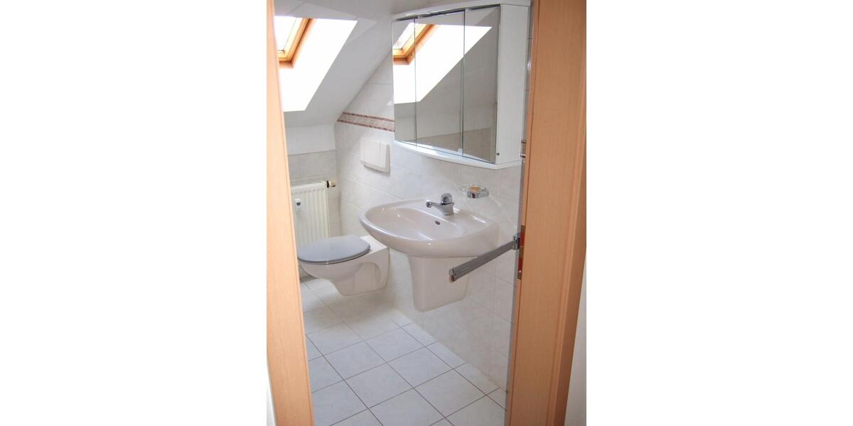 Dachgeschoßwohnung Waldkraiburg - 2 Zimmer, 36 m&sup2;, 360&euro; | Angebot:26489939