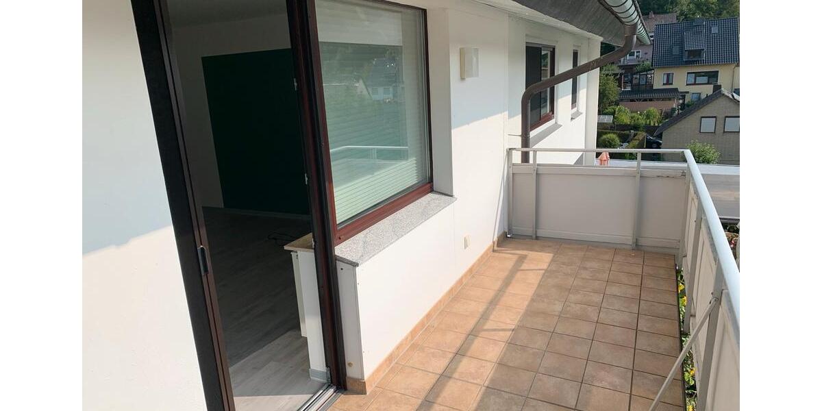 3,5 Zimmer Mietwohnung (93m2) mit großzügigen Balkon im 1.OG 3.5 zimmer