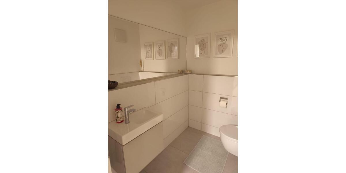 Neuwertige, zentrale 3 Zimmer-Whg mit Balkon, EBK und TG 3 zimmer