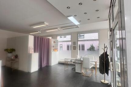 Teilfläche im Friseursalon in Kornwestheim zu zimmer