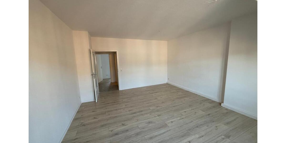 Wunderschöne 4-Raum-DG-Wohnung mit Balkon in Greiz direkt im Stadtzentrum 4 zimmer