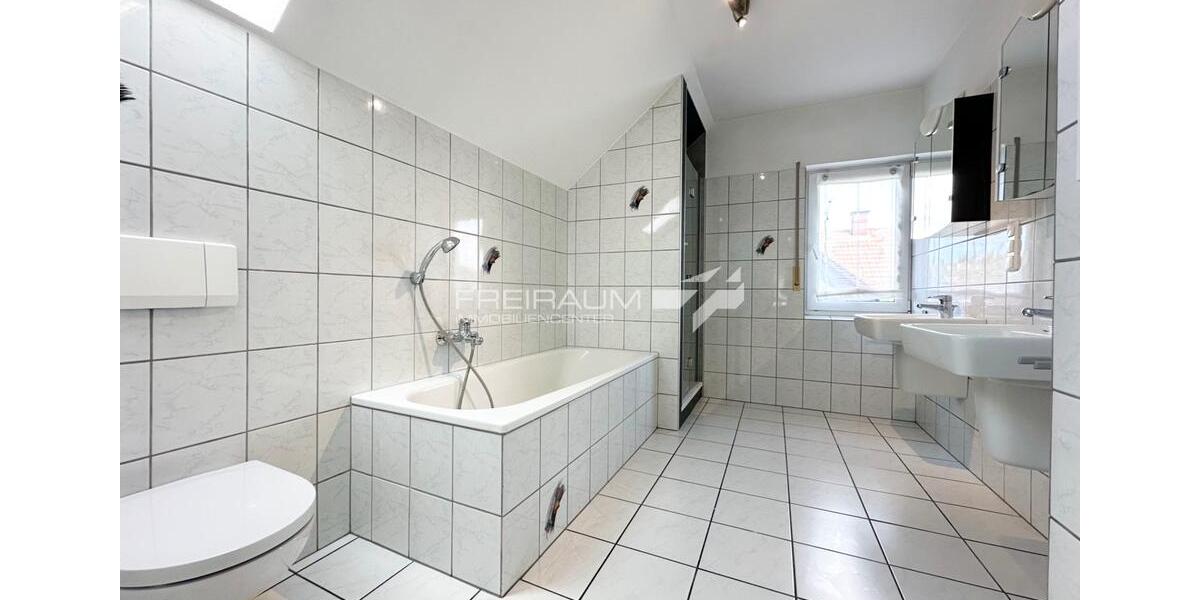 Dachgeschoßwohnung Neunkirchen - 3 Zimmer, 100 m&sup2;, 890&euro; | Angebot:21938623