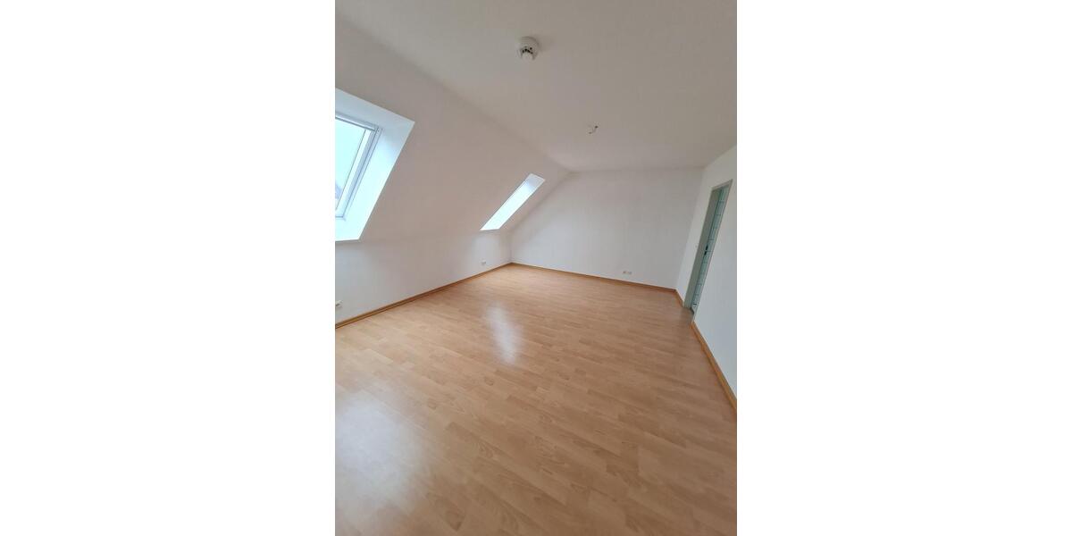 Etagenwohnung Hannover Linden-Limmer - 2 Zimmer, 77 m&sup2;, 663&euro; | Angebot:26349693