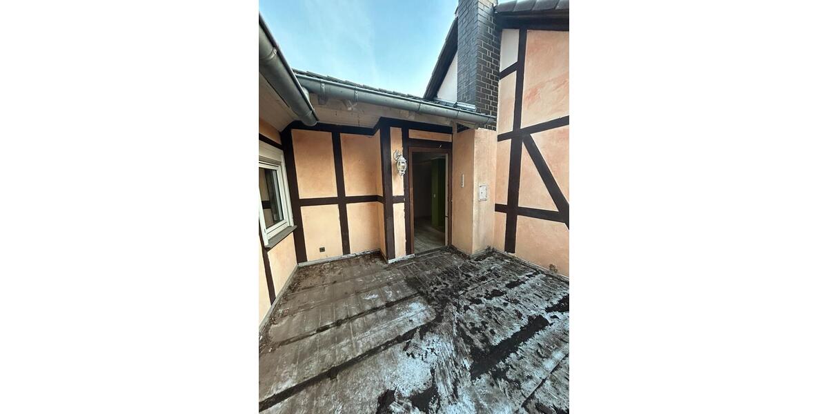 Etagenwohnung Calden - 9 Zimmer, 250 m&sup2;, 1.150&euro; | Angebot:24890915