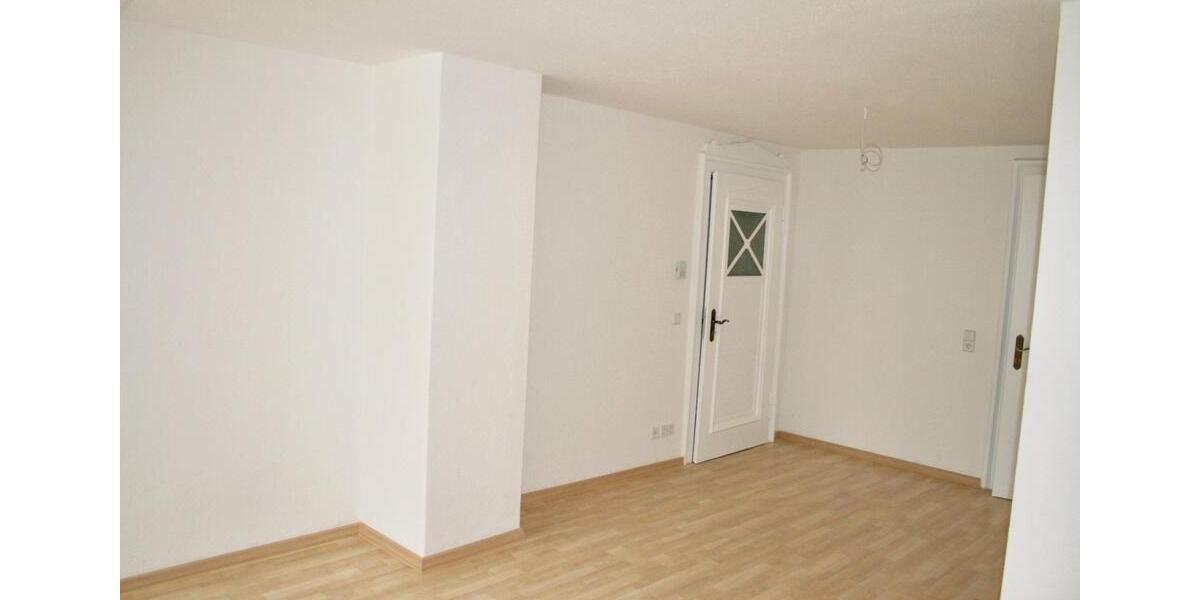 Dachgeschoßwohnung Gornsdorf - 3 Zimmer, 109 m&sup2;, 650&euro; | Angebot:21021414