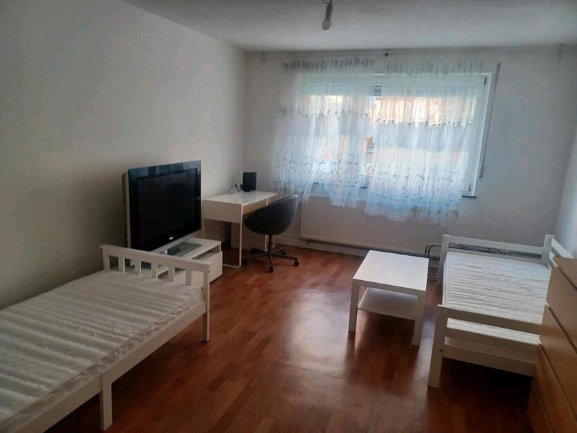 helle, große und möbilierte WG Zimmer
