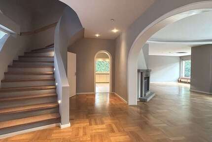 Haus Frankfurt am Main Sachsenhausen Süd - 9 Zimmer, 360 m&sup2;, 5.500&euro; | Angebot:27184803