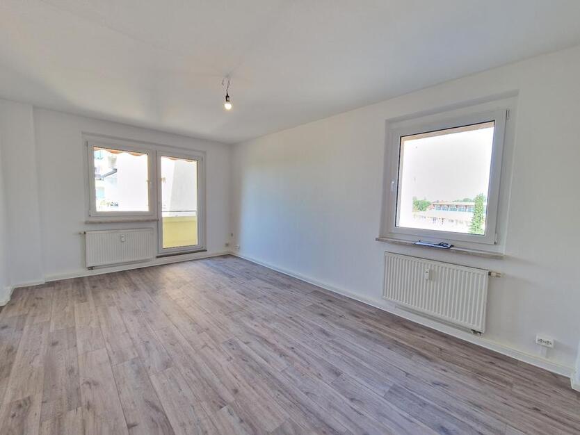 *Ab 01.11.2025- 2 Zimmer im Erdgeschoss mit Balkon & 2 NKM geschenkt* zimmer