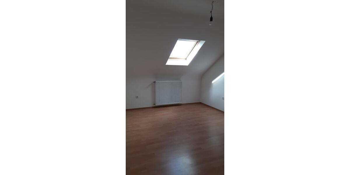 Dachgeschoßwohnung Schwalbach - 1 Zimmer, 110 m&sup2;, 750&euro; | Angebot:24689247