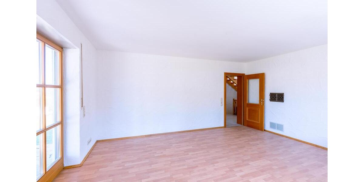 Einfamilienhaus Reisbach Englmannsberg - 8 Zimmer, 233 m&sup2;, 1.700&euro; | Angebot:26411603