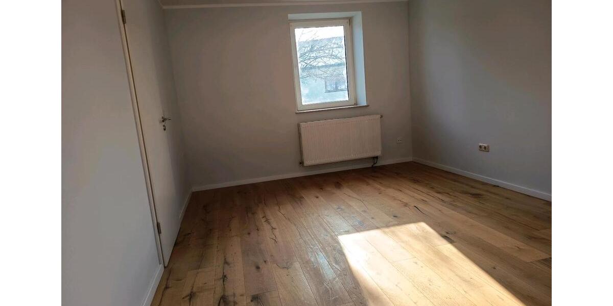 Einfamilienhaus Simbach - 3 Zimmer, 92 m&sup2;, 960&euro; | Angebot:24781260