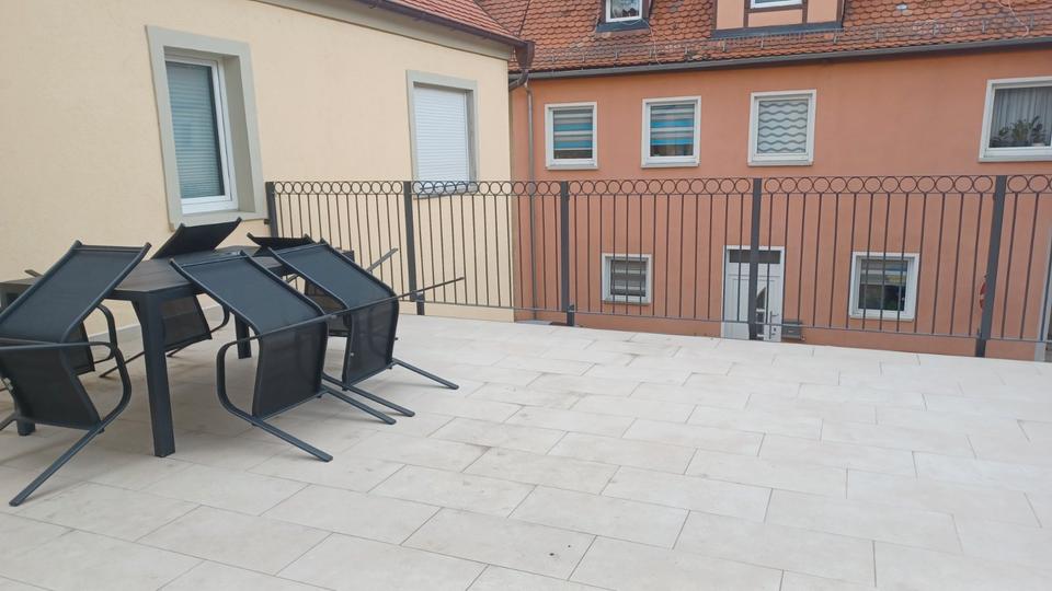 Etagenwohnung Uffenheim - 1 Zimmer, 11 m&sup2;, 300&euro; | Angebot:26620638