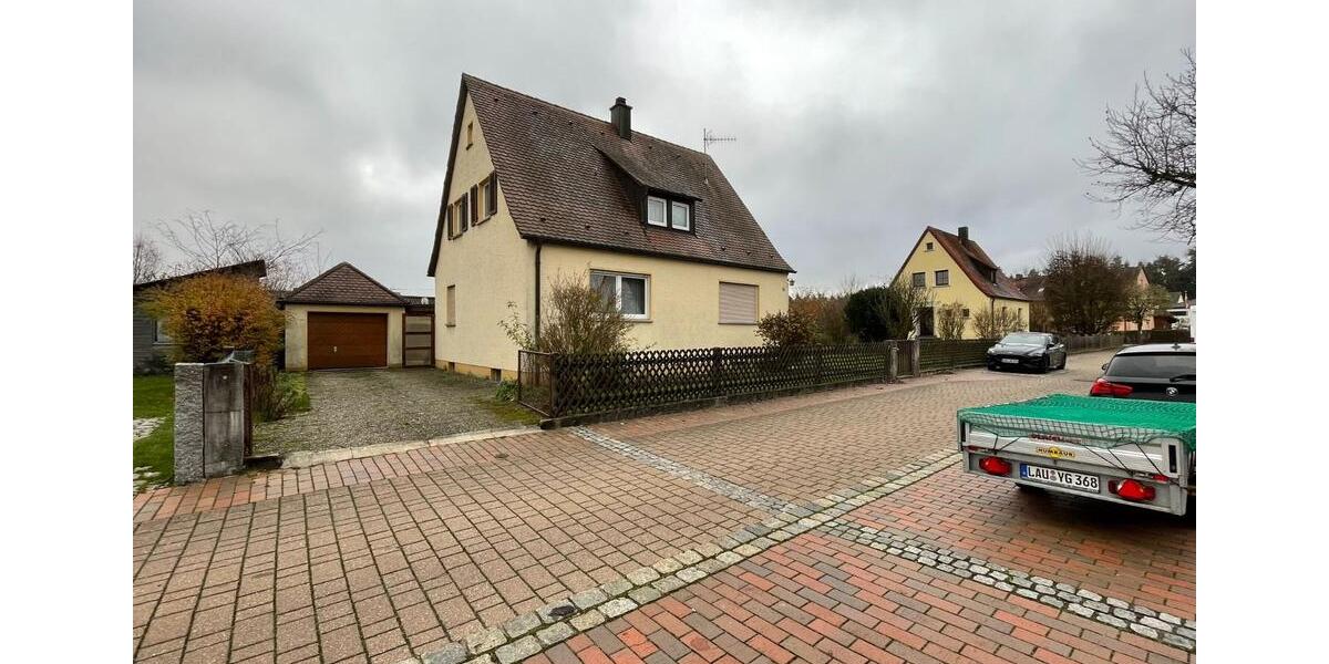 Einfamilienhaus mit Garten + Garage 575m^2 ZU VERMIETEN! 5 zimmer