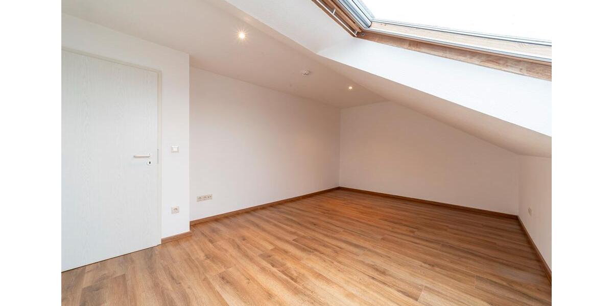 Dachgeschoßwohnung Lingen (Ems) Gauerbach - 3 Zimmer, 88 m&sup2;, 880&euro; | Angebot:26012827