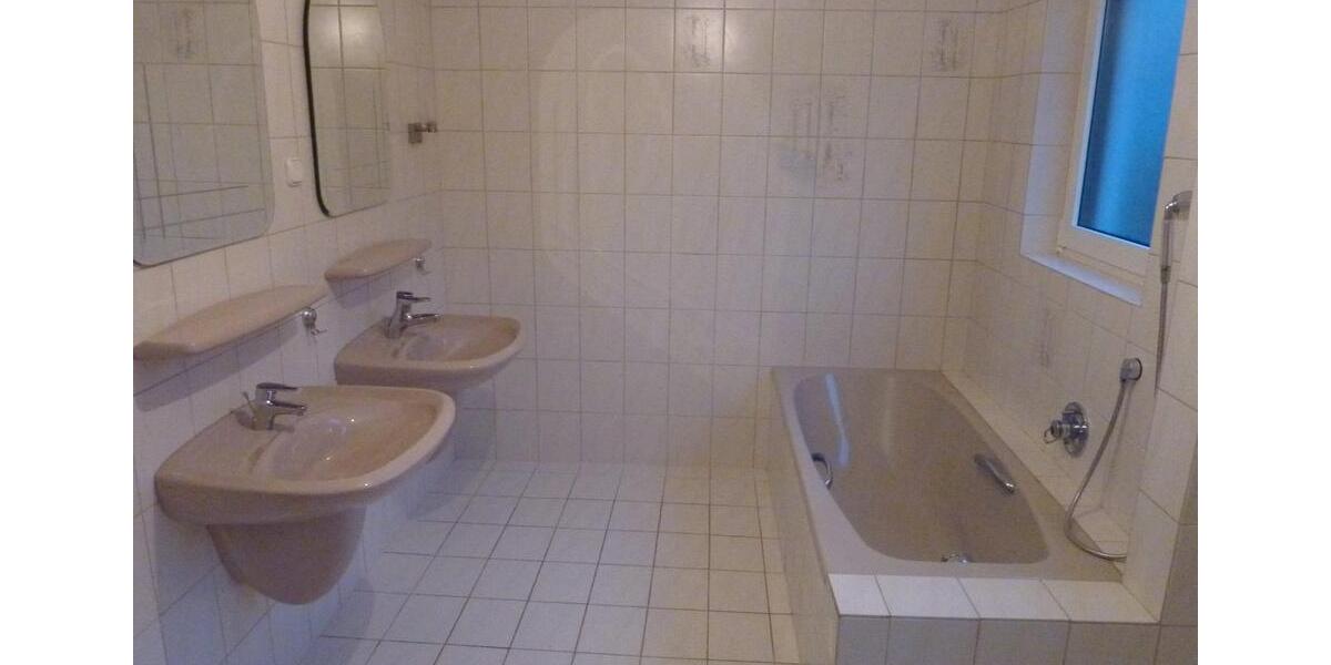 Erdgeschoßwohnung Poppenricht - 3 Zimmer, 94 m&sup2;, 740&euro; | Angebot:26568444